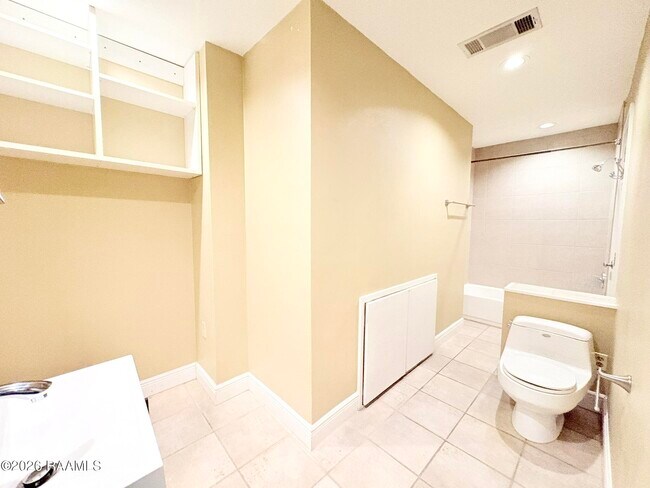 Building Photo - 4441 Burbank Dr