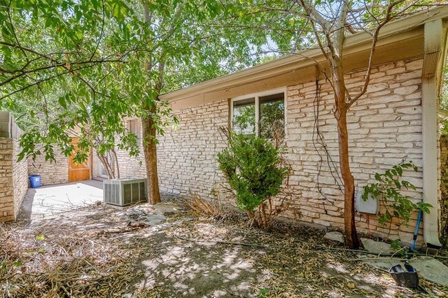 Building Photo - 8603 Woodstone Dr