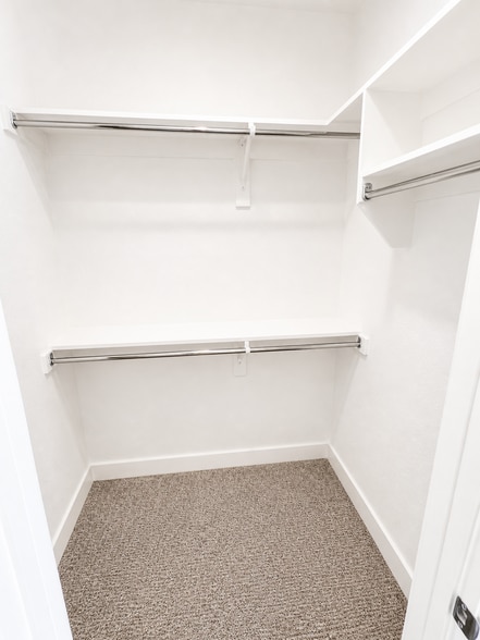 Master walk in closet - 5605 Bryan Pky