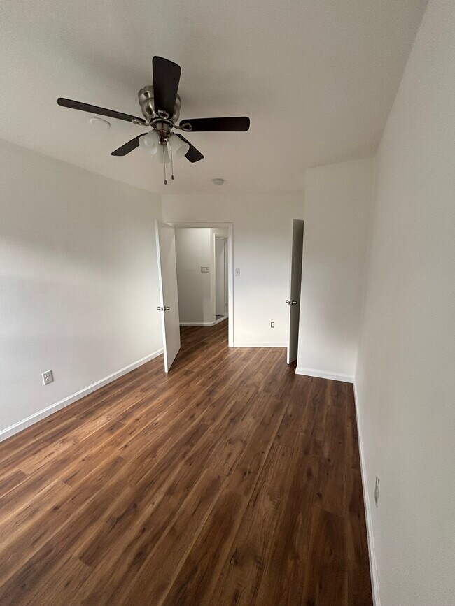 Building Photo - 437 Schwartz Ave