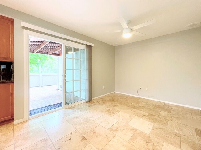 Building Photo - Charming Townhome in Desirable Calavera Hills!