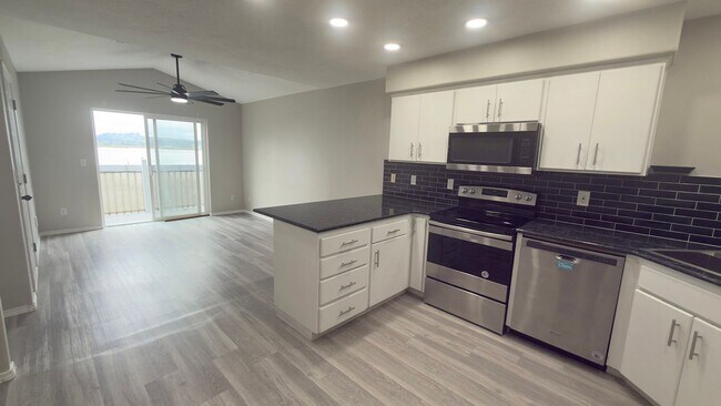 Building Photo - 1336 Olney Ave