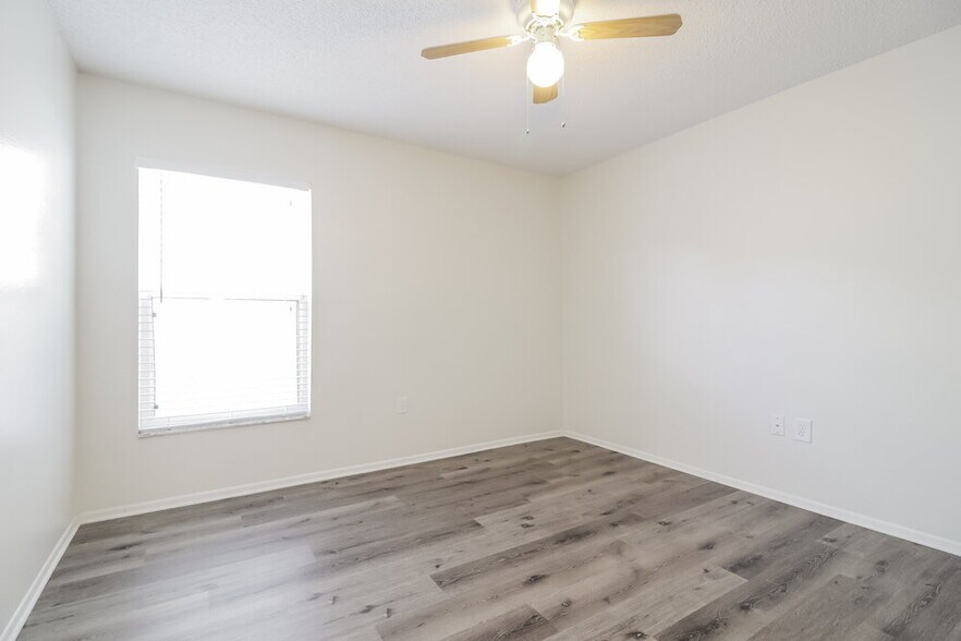 Building Photo - 3137 Holland Dr