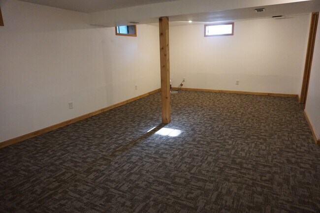 Building Photo - 2 bed, 1 bath ranch with partially finished basement & garage