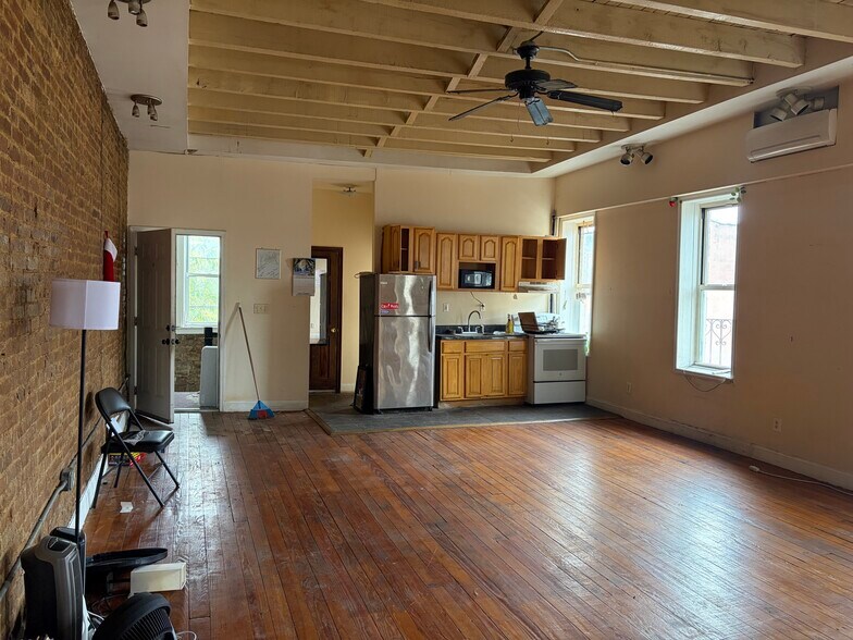 Building Photo - 623 Wilson Ave