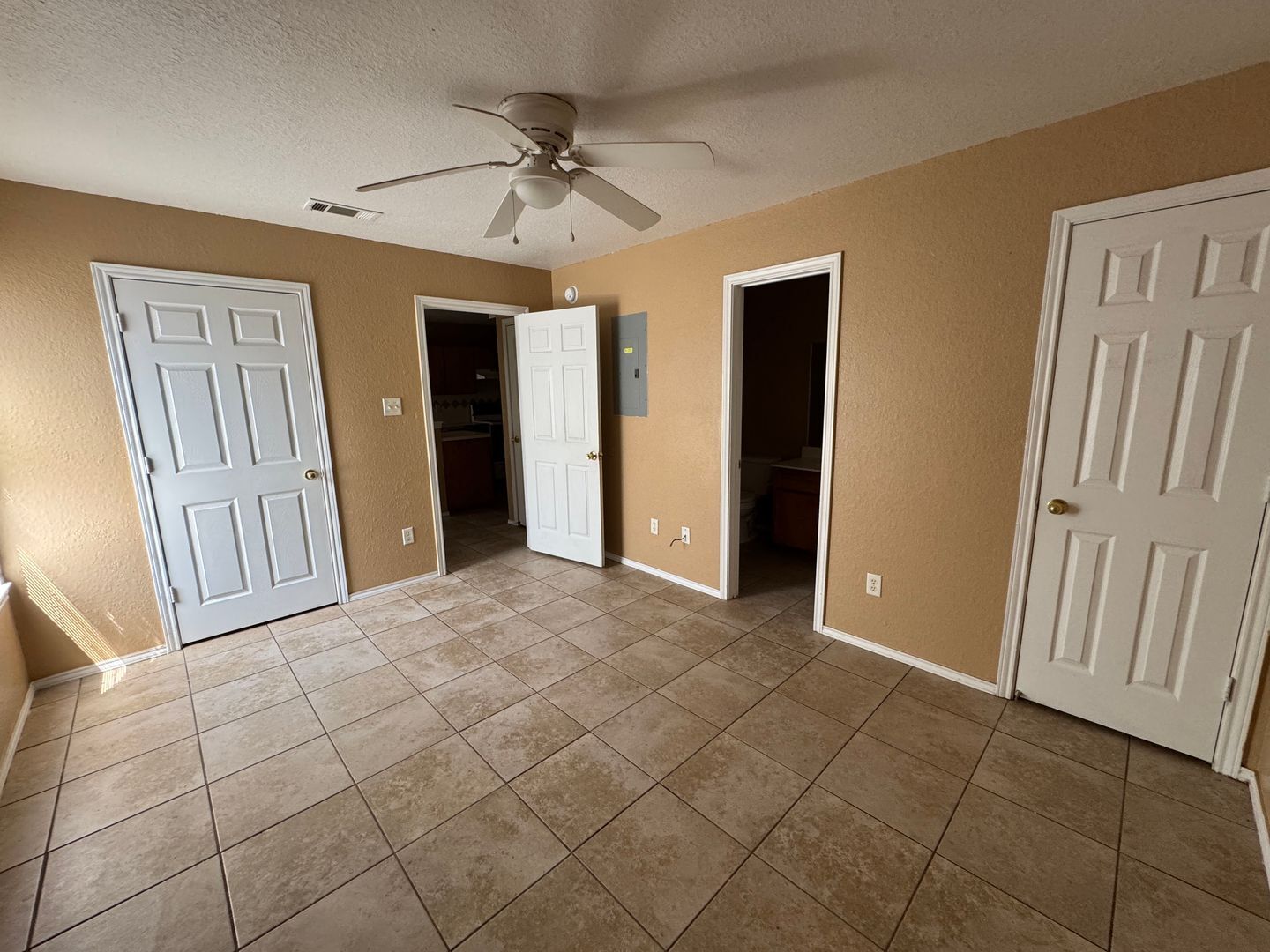 Building Photo - 3203 Toledo Dr