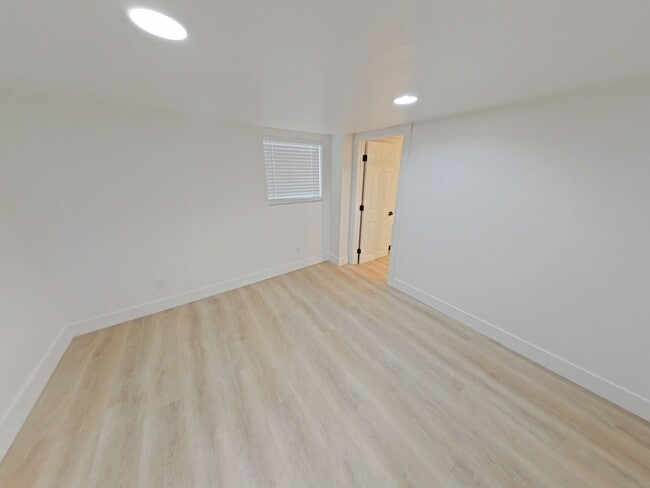 Building Photo - Remodeled 5 bedroom Campus House