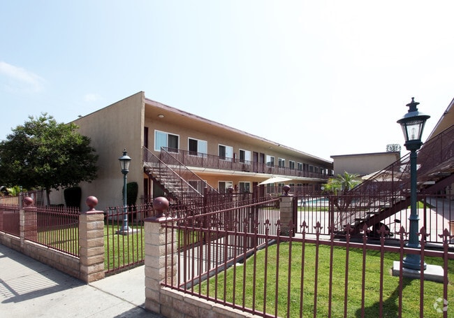Building Photo - 4006 Puente Ave Apartments