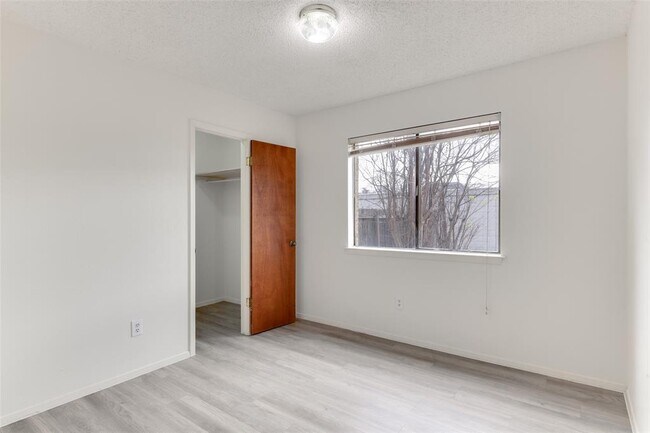 Building Photo - 10401 Wagon Gap Dr