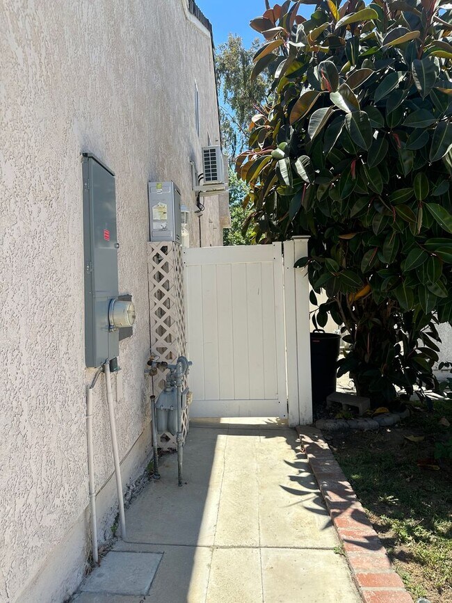Building Photo - 23811 Bouquet Canyon Pl