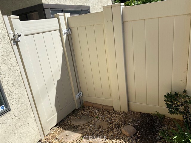 Building Photo - 5050 Canyon Crest Dr