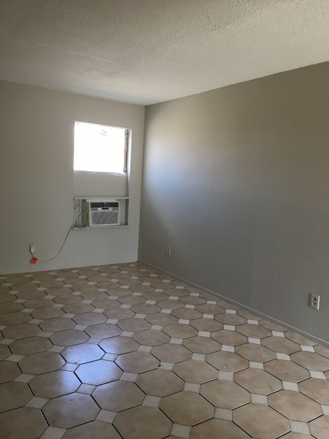 Building Photo - 7939 Sarita St