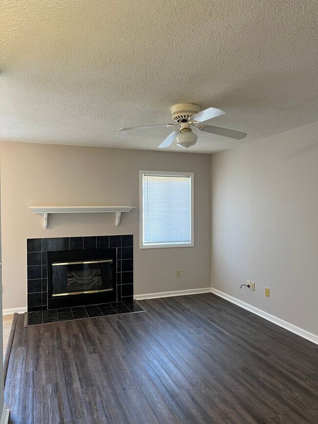 Building Photo - 147 Woodfield Pl