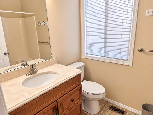 Building Photo - 320 Thistle Dr