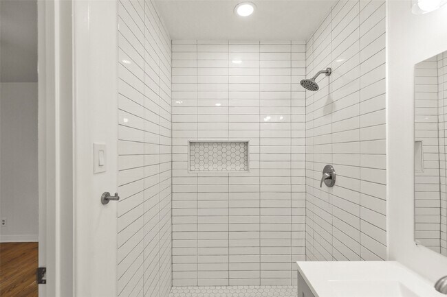 Building Photo - 2015 Wycliffe Dr