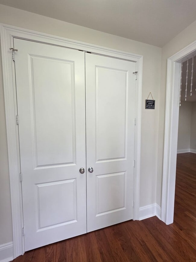 Building Photo - 4bed-3.5bath home in the Town of Whitehalll
