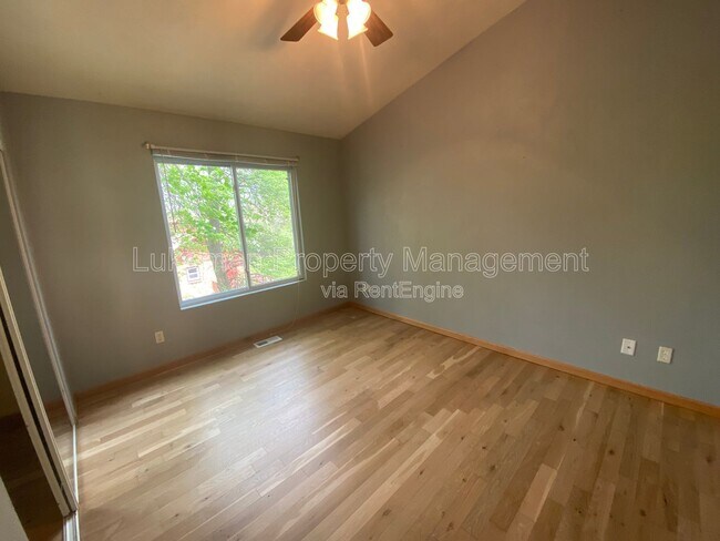 Building Photo - 1324-1326 Knollwood Ave