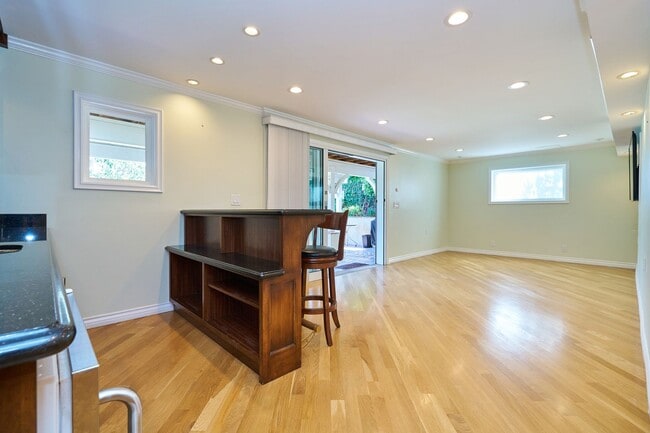 Building Photo - Hollywood Nights in Redondo Beach with lar...