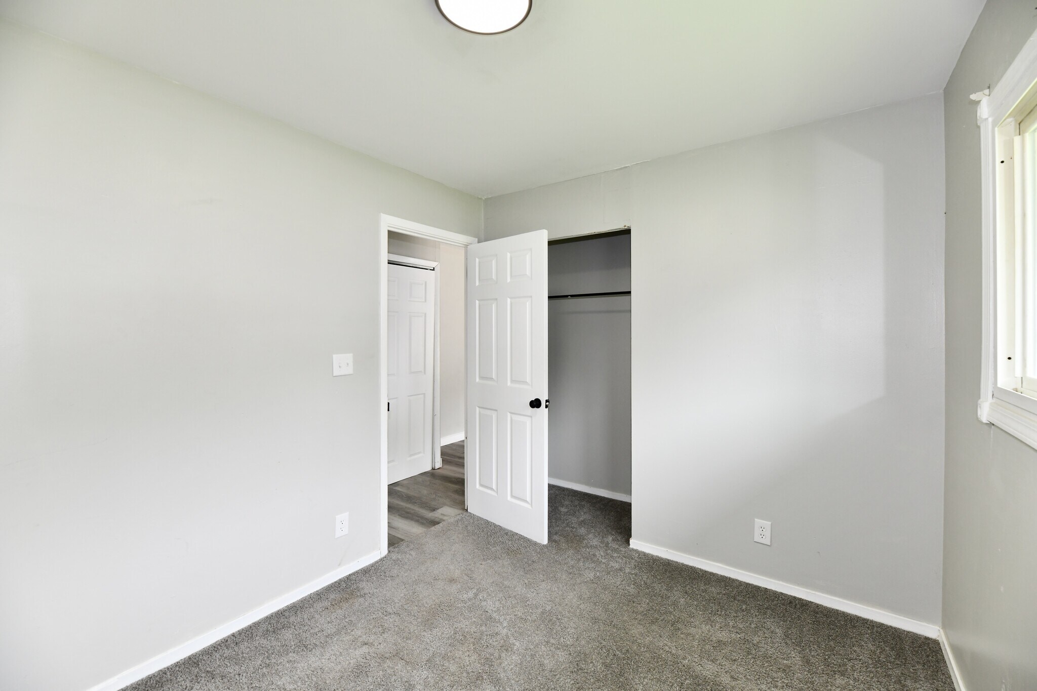Building Photo - 3550 Eisenhower Dr