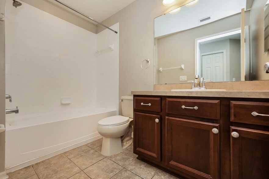Building Photo - 809 College Chase Dr