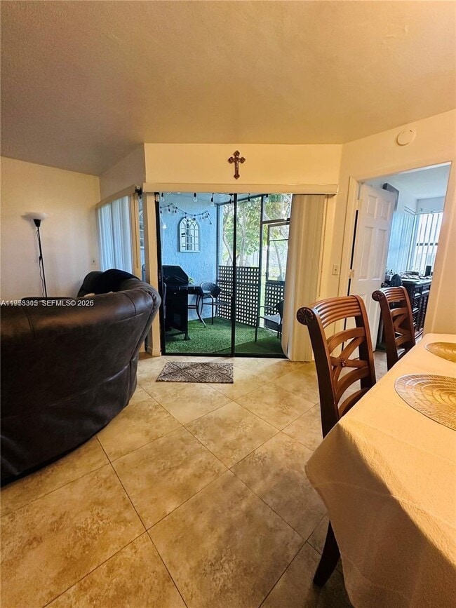 Building Photo - 1211 S Independence Dr