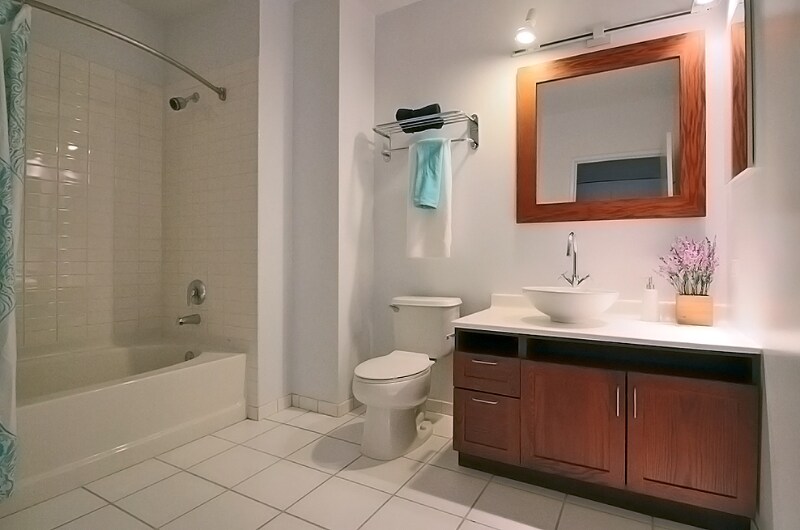 Building Photo - 47 E Lake St