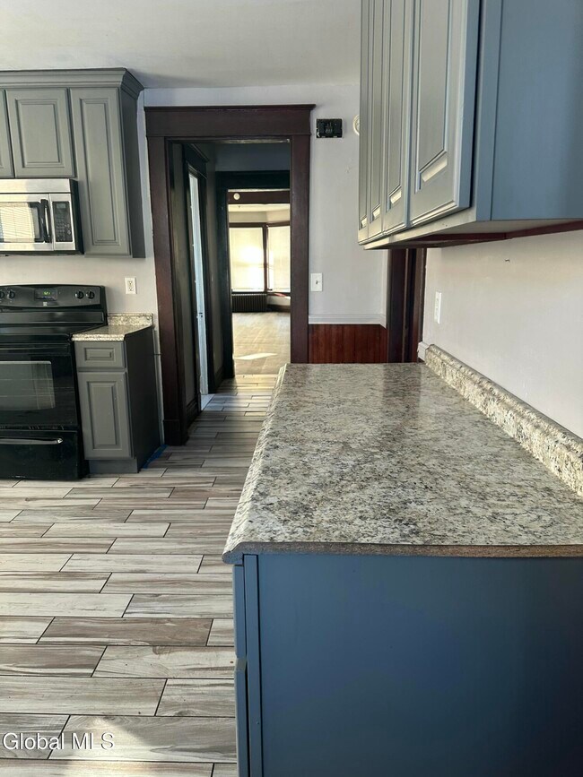 Building Photo - 312 5th Ave