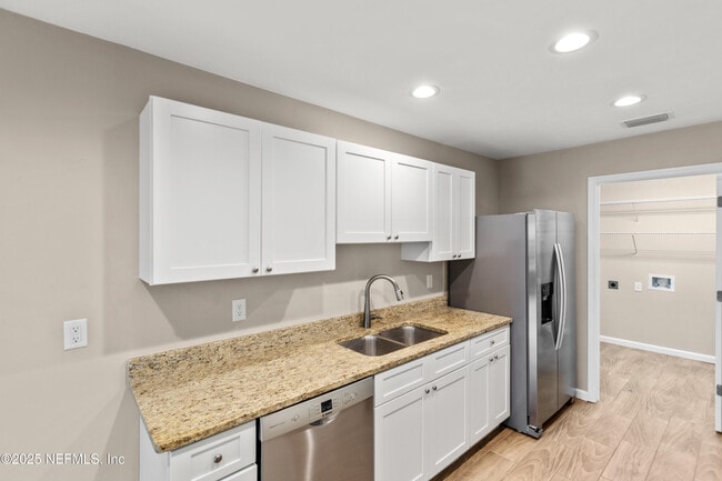 Building Photo - 442 SW Naha St