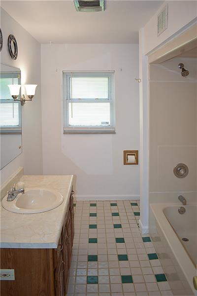 Building Photo - 100 Primrose Ave