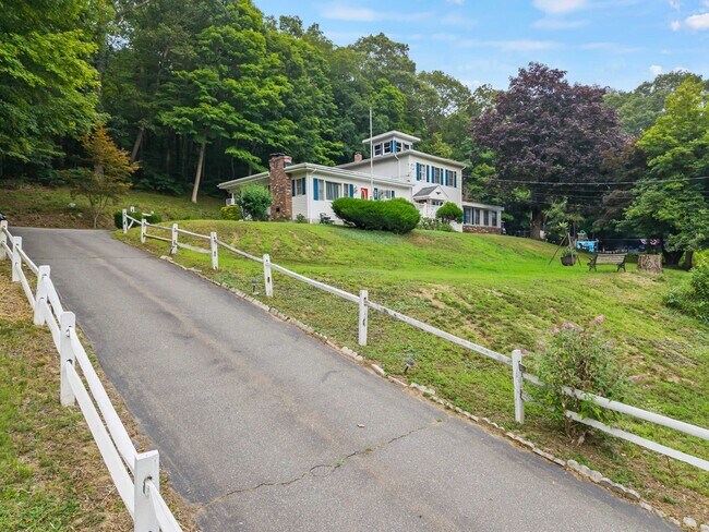 Building Photo - 331 CT-163
