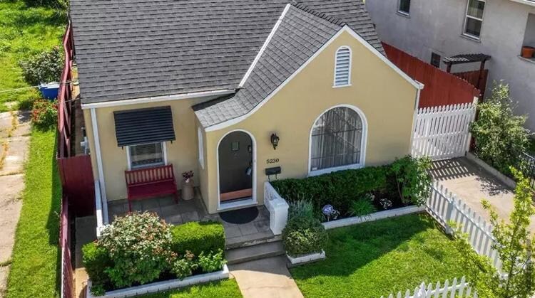 Building Photo - 5230 15th Ave