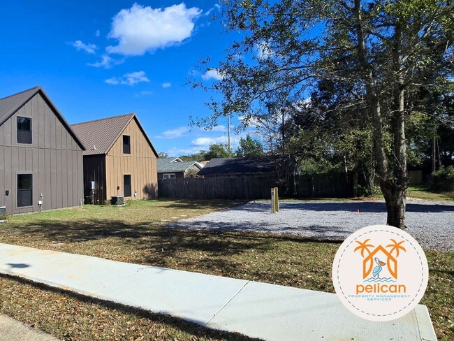 Building Photo - Striking 2BR / 2BA Home with Soaring Vaulted Ceilings