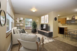 Building Photo - 201-203 Hunters Way