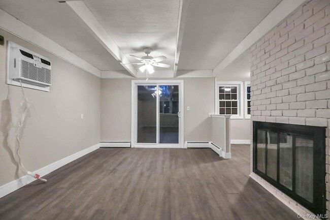 Building Photo - 44 University Heights Dr