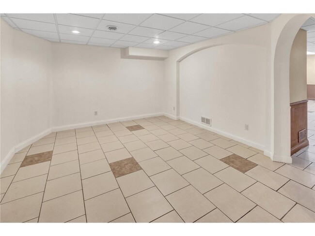 Building Photo - 1209 Lewis Ave SW