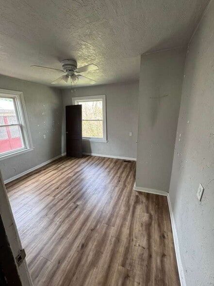 Building Photo - 1948 Broadway Ave