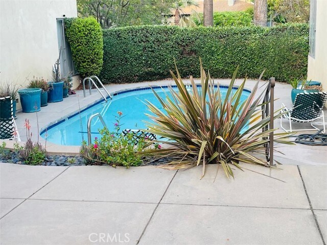 Building Photo - 945 S Orange Grove Blvd
