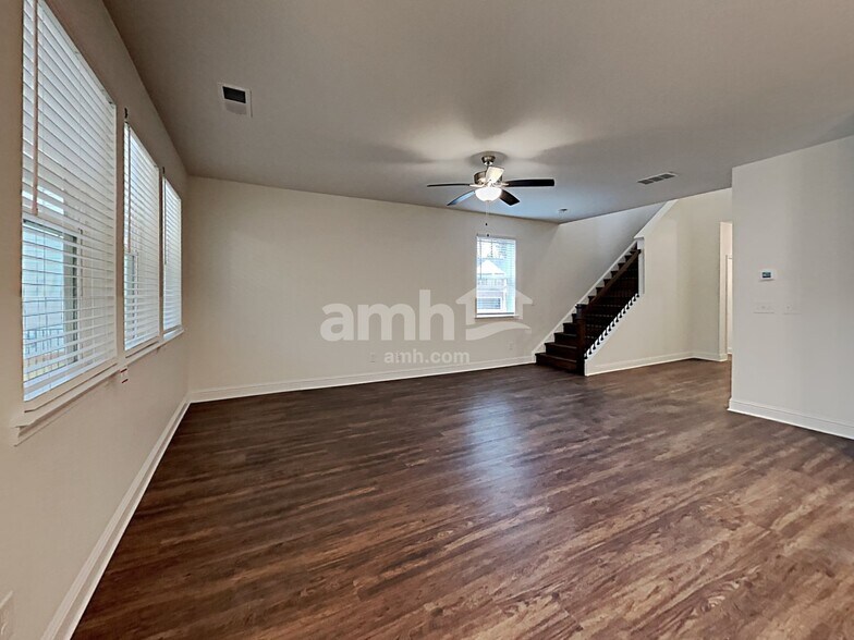 Building Photo - 508 Cash Cir