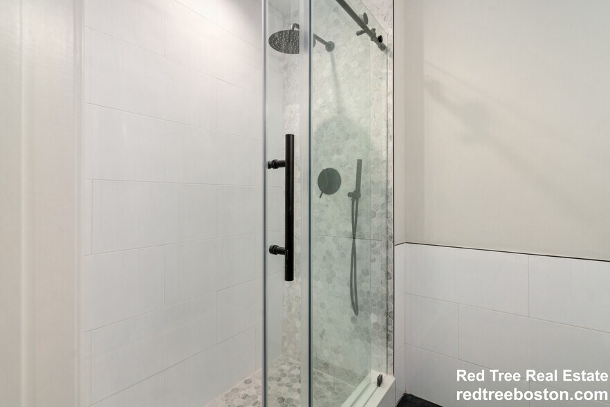 Building Photo - 142 Pleasant St