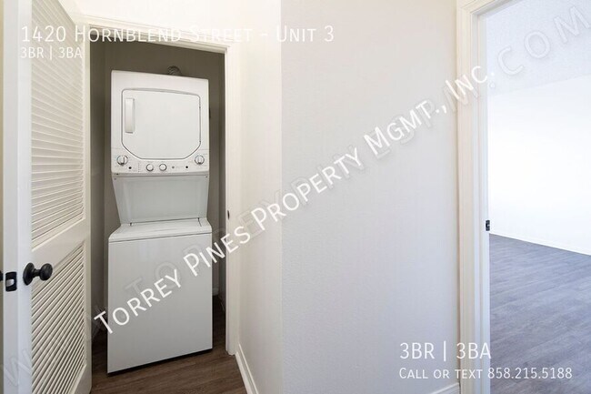 Building Photo - 1420 Hornblend St