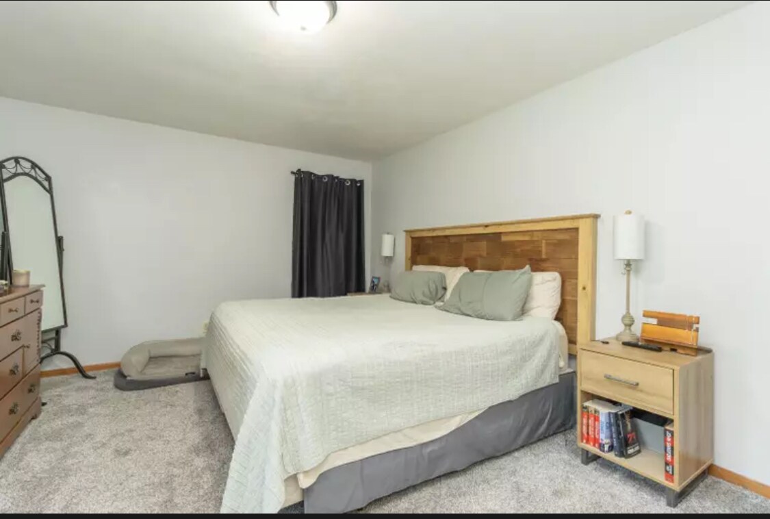 Building Photo - 2750 W Parkmoor Ct