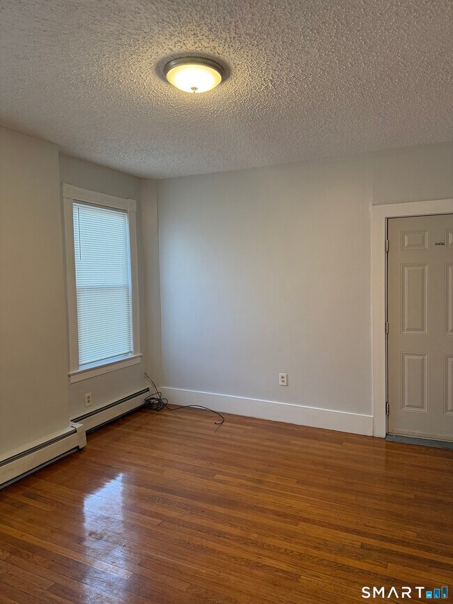 Building Photo - 192 Russ St