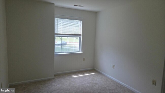 Building Photo - 8387 Montgomery Run Rd