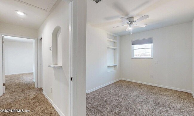 Building Photo - 6433 River Point Dr