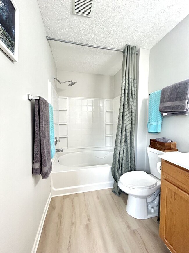 Building Photo - **UPDATED END-UNIT LENOX VILLAGE TOWNHOME ...