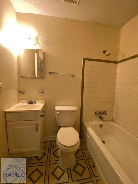 Building Photo - 127 Rolland St