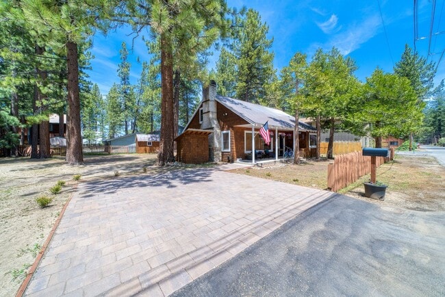 Building Photo - Lovely home with lake views available for ...