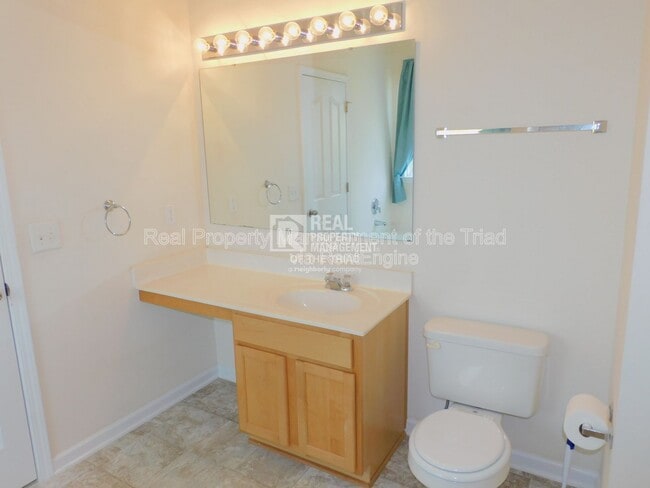 Building Photo - 1017 Hawick Dr