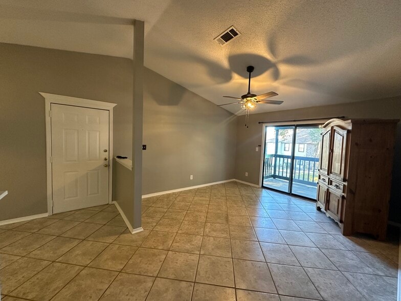 Building Photo - 2299 Scenic Hwy