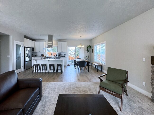 Building Photo - 2771 Cascara Dr